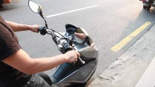 Honda PCX Idling stop Video clip [upl. by Sikras]