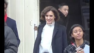 Inès de La Fressange and other Guests  Chanel show Paris Fashion Week 23 january 2018  janvier [upl. by Declan]