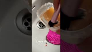 LIMPIANDO BROCHAS ASMR maquillajetips makeuptips maquillalia makeuptutorial [upl. by Coward]