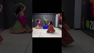 Dholi taaro dhol baaje  garba  navratri dance  dandiya steps  Aarushi Agrawal garba dandiya [upl. by Atirabrab]