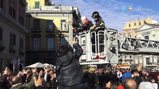 Epifania in Piazza con la Befana dei Vigili del Fuoco [upl. by Elletnahc]