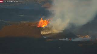 People Approaching Iceland Volcano Provide Size Perspective Apr 18 2024 [upl. by Ardnu]