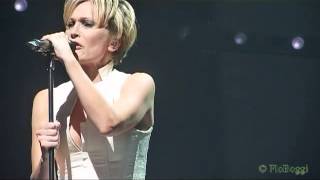 Patricia Kaas chante Piaf quotNon je ne regrette rienquot  Olympia 28022013 [upl. by Eivod]