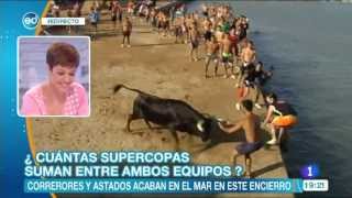 21 08 2013 Un toro se vuelve loco y se lanza al mar en Benicarló Clip3 [upl. by Odlavu]