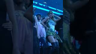 taylor swift dancing to teenage dream by katy perry taylorswift vmas katyperry teenagedream [upl. by Lessard]