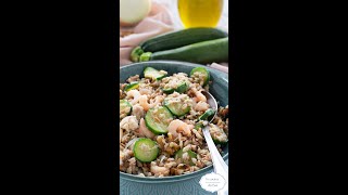 Insalata di farro zucchine tonno e gamberetti Ricetta veloce fresca ed estiva [upl. by Natalya572]