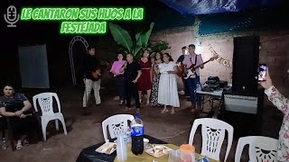 Le cantaron sus hijos a la festejada la Sra Francisca Peralta por su cumpleaños y abrieron los gift [upl. by Lennahc]