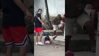 El balde 🪣gracioso🤣 funny bromita funnyvideos bromagraciosa prank bromapesada [upl. by Aneetsirk]