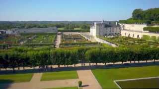 Vue aérienne des jardins du château de Villandry [upl. by Eillas]