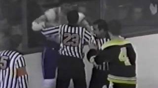 Bobby Orr vs Pete Mahovlich Apr 15 1971 [upl. by Moulton]