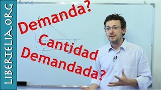 Diferencia entre cantidad demandada y demanda  Microeconomía  Libertelia [upl. by Aivatnuhs]