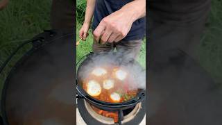 Shakshuka u řeky 🍅🥚🔥shakshuka shakshukaeggs jidlo recept snídaně vegetables [upl. by Mahmud]