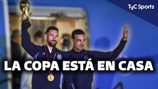 LA COPA DEL MUNDO LLEGÓ A ARGENTINA DE LA MANO DE MESSI 🔥 ¡EL RECIBIMIENTO FUE UNA LOCURA DE GENTE [upl. by Enneirdna]