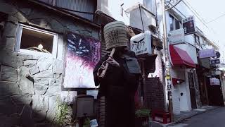 新宿ゴールデン街で「一二三調」を吹く流水 Ryusui blowing ”Hifumicho” at Shinjuku Golden Gai in Tokyo Japan [upl. by Thorvald270]