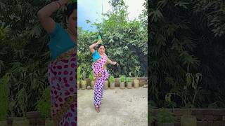 Bahon mein botal botal mein daru shots viralshort shortsfeed dance [upl. by Aryn]