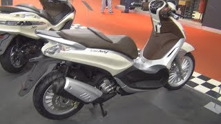 Piaggio Beverly 300 IE Exterior and Interior [upl. by Aimehs]