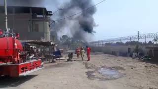 Incendio grande es controlado por los bomberos quema de llantas se sale de control fuego lumbre [upl. by Nadda]