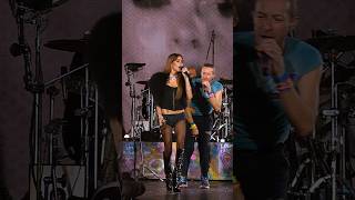 TINI canta “We Pray” con Coldplay en Dublín [upl. by Fattal]