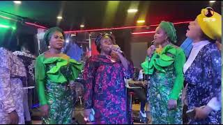 Apekeola and Adeyinka Alaseyori’s powerful performance at Sacrifice of Praise [upl. by Eikcid]