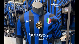 INTER ECCO LA MAGLIA UFFICIALE CON LA SECONDA STELLA [upl. by Fem294]