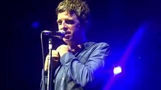 Noel Gallagher talks about border control Rochester Hills 12072016 [upl. by Sergei389]