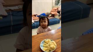 Baby eating love ice cream  eating ice cream food shortstreetffood food baby [upl. by Spike646]