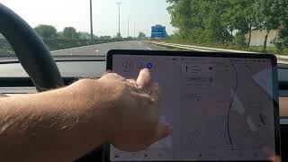 Wie bediene ich den Autopilot im Tesla Model 3 und Y [upl. by Sueaddaht]