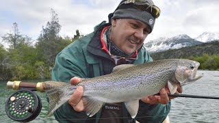 Pesca de truchas y salmones en Cholila Patagonia Argentina [upl. by Nerrag]