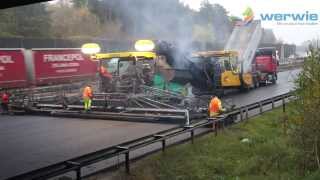 Vögele SUPER 30002 im Einsatz auf der A10 Berliner Ring [upl. by Hallimaj]