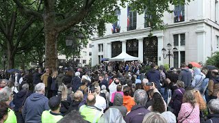 Viol de Courbevoie rassemblement en soutien Ã la jeune victime  AFP [upl. by Atteuqcaj]