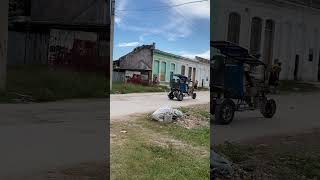 Bicitaxi con motor lo llaman riquimbili Cuba [upl. by Ruggiero595]