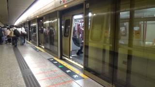 港鐵荃灣線列車在金鐘站MTR Tsuen Wan Line At Admiralty [upl. by Claudina990]