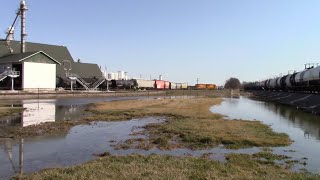 TPW 5010 and TPW 5008 Switching at the Andersons in Walton Indiana [upl. by Mirabelle]