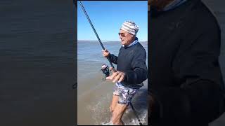 Pesca de Escualo a tiro de caña con equipo muy liviano 2 [upl. by Harrak]