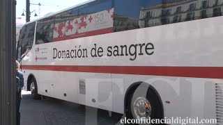 Un centro para donar sangre sobre ruedas Subimos al autobús de la Cruz Roja [upl. by Wieren]