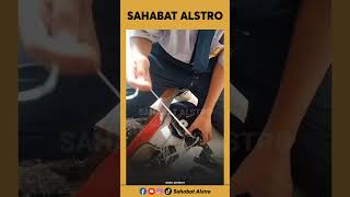 KASIHAN LIHAT MURIDNYA PAKAI SEPATU RUSAK Guru Honorer Baik Ini Diamdiam Belikan Sepatu Baru [upl. by Ahsla]