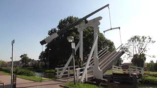 Brugopening Oranjebrug Nieuwerkerk ad IJssel Ophaalbrug Drawbridge Pont Levis Klappbrücke [upl. by Anemolif680]