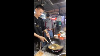 The cooking process for fried rice fried noodles and fried rice vermicelli in Chinese cuisine [upl. by Glenn]