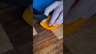 Huusk Knife vs Bell Pepper 🫑 howto sharpen the infamous meme knife 💯 on whetstone satisfying [upl. by Aggappora637]