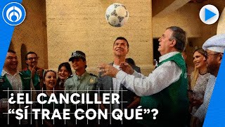 Marcelo Ebrard se divierte en Qatar se avienta quotcabezazoquot en inauguración del Centro México [upl. by Aihseyt459]