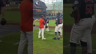 Pedro León reportándose en el Minute Maid Park 💪🇨🇺 [upl. by Peedus37]