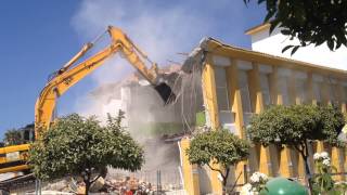 Demolición Colegio Victor de Serna Estepona  Malaga [upl. by Neleb204]