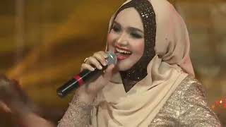 Iyeth Bustami Feat Siti Nurhaliza  Laksmana Raja Di Laut Konser Raya 21 [upl. by Nallid]