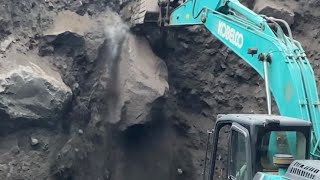 Mining sand around large rocks using Kobelco excavator heavy equipment [upl. by Adyahs]