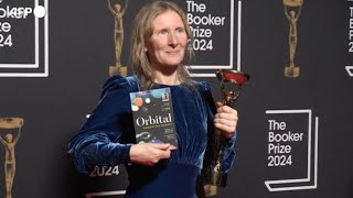 La scrittrice britannica Samantha Harvey vince il Booker Prize [upl. by Deeyn422]