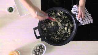 Arroz negro de sepia y chirlas  Recetas Arroz SOS [upl. by Droc70]