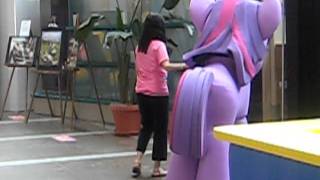 Twilight Sparkle has an accident Sad but pretty funny 2011 My Little Pony Fair [upl. by Quartet978]