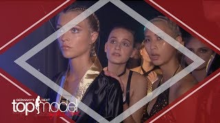 Beinahunfall beim Walk  Germanys next Topmodel 2017  ProSieben [upl. by Lennor]