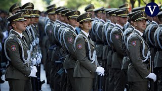 El multitudinario desfile del Día de las Fuerzas Armadas presidido por los Reyes de España [upl. by Qiratla]