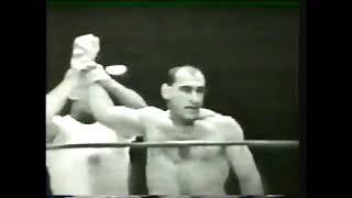 Clyde Steeves vs Antonino Rocca  1961 Australia [upl. by Akinorev84]